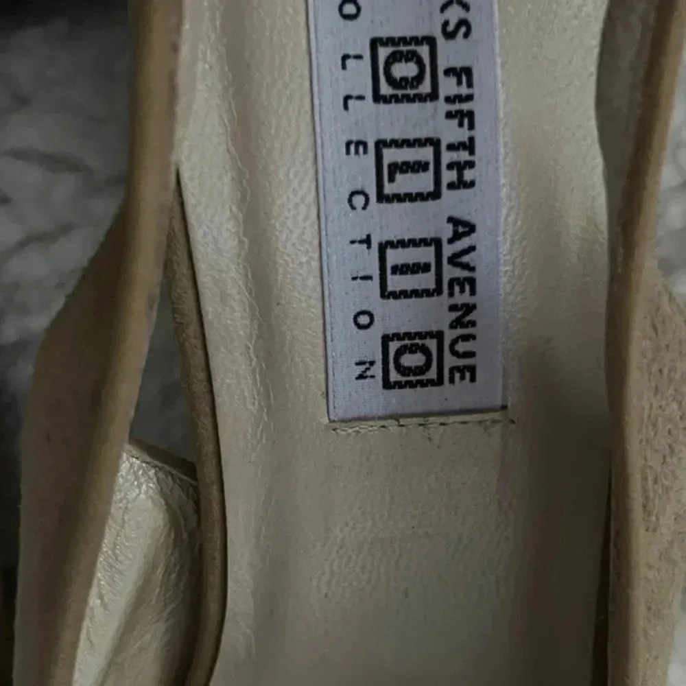 Saks Fifth Avenue Folio Tan Suede Heels … Size   11B - Picture 2 of 7